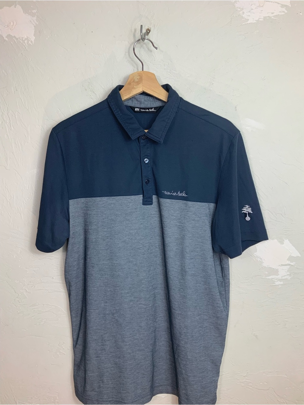 TravisMathew Men's Polo Shirt Size M Blue Gray Colorblock Golf Shirt
